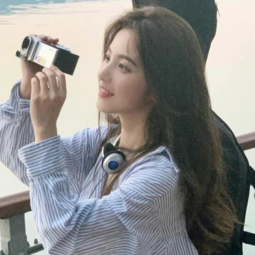 拥抱月亮拥抱你